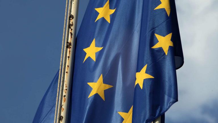 Μεγαλώνει η δυσαρέσκεια των πολιτών για την ΕΕ σε ισχυρά κράτη μέλη της