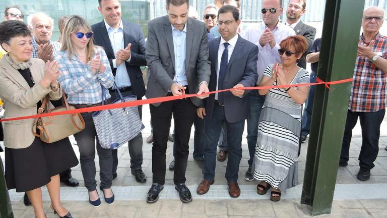 Ο δήμαρχος Αλίμου Ανδρέας Κονδύλης έκοψε την κορδέλα  στον πρώτο κοινόχρηστο σταθμό φόρτισης ηλεκτρικών οχημάτων (ΦΩΤΟ)
