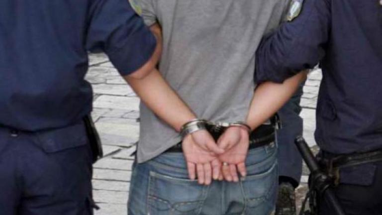 Την ποινή των ισόβιων δεσμών επέβαλε το Μικτό Ορκωτό Δικαστήριο Θεσσαλονίκης σε βάρος 27χρονου, ο οποίος κρίθηκε ένοχος για τη φρικιαστική δολοφονία 65χρονου συνταξιούχου στην Άψαλο Πέλλας, πέρυσι τον Ιούλιο.