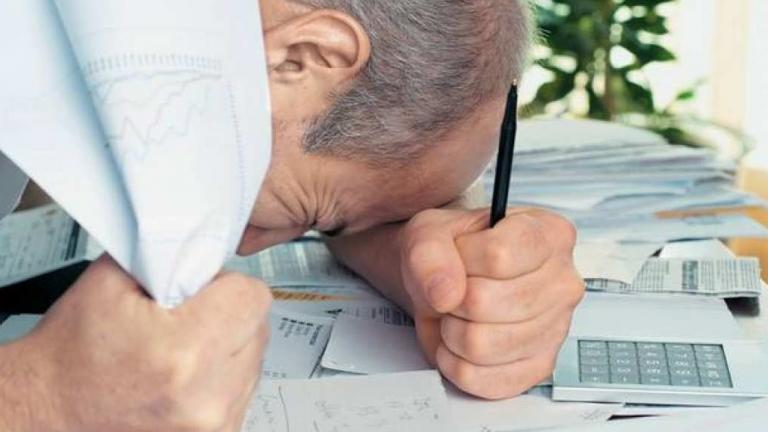 Σοκ για 360.000 ασφαλισμένους και συνταξιούχους που καλούνται να επιστρέψουν χρήματα