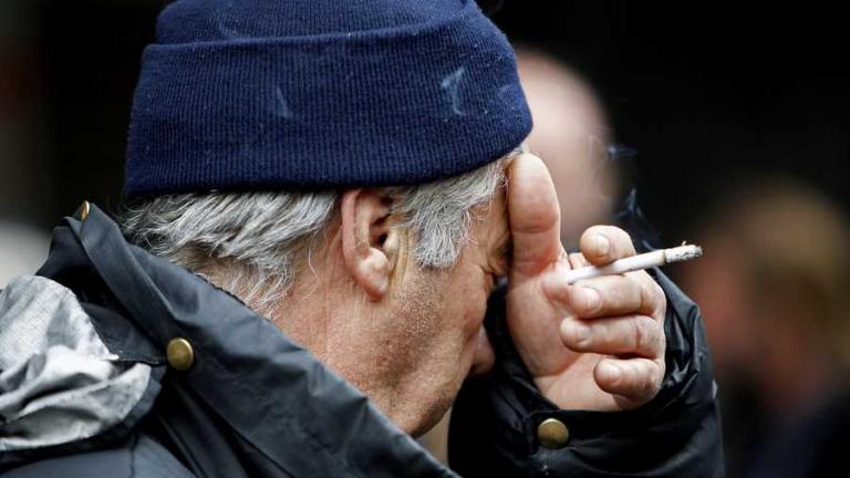 Με την ίδια ευκολία που η κυβέρνηση υποσχόταν και δεσμευόταν ότι δε θα κόψει το ΕΚΑΣ, σήμερα προσπαθεί να μας πείσει ότι η διατήρησή του είναι άδικη