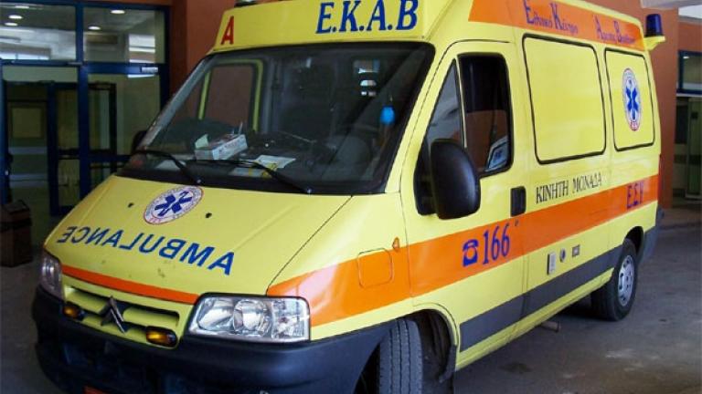  Μια 60χρονη προσέκρουσε με το αυτοκίνητό της σε δένδρο και σκοτώθηκε στην εθνική Τριπόλεως - Πύργου 