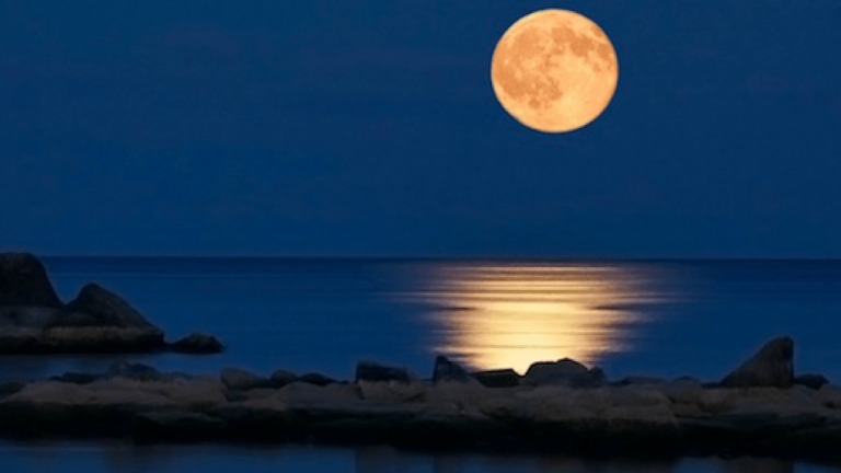 Πανσέληνος του Αυγούστου: Η πιο λαμπερή βραδιά του καλοκαιριού