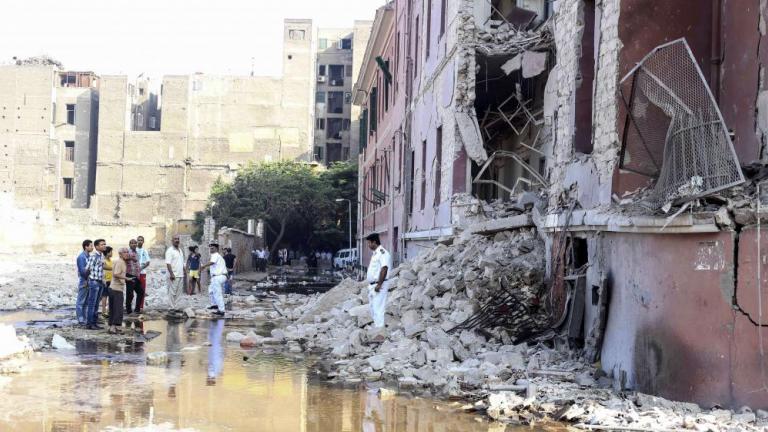 Έξι αστυνομικοί σκοτώθηκαν από έκρηξη βόμβας στο Κάιρο