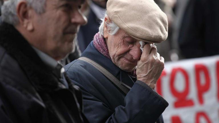 Ανησυχητικά τα ευρήματα δημοσκόπησης για το πώς αισθάνονται οι Ελληνες λίγο πριν μπει η νέα χρονιά
