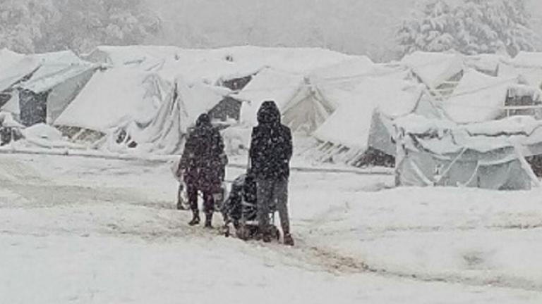 Πνίγηκαν στο χιόνι οι σκηνές των προσφύγων στον Όλυμπο-Σε εξέλιξη επιχείρηση μεταφοράς τους (ΦΩΤΟ)