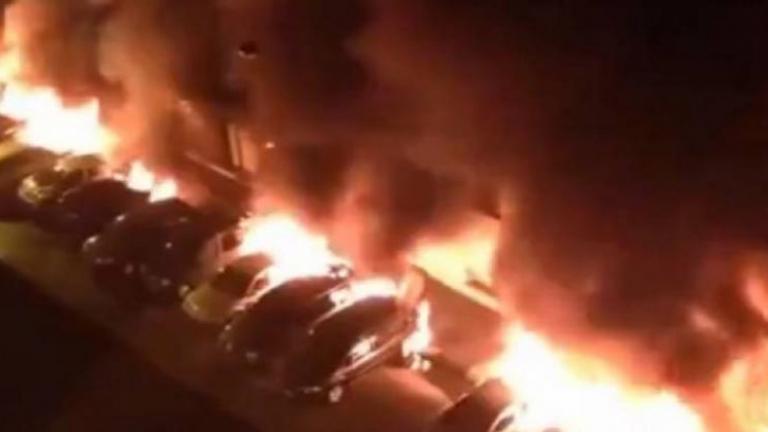 Γαλλία: Πάνω από 900 αυτοκίνητα πυρπολήθηκαν την παραμονή της Πρωτοχρονιάς 