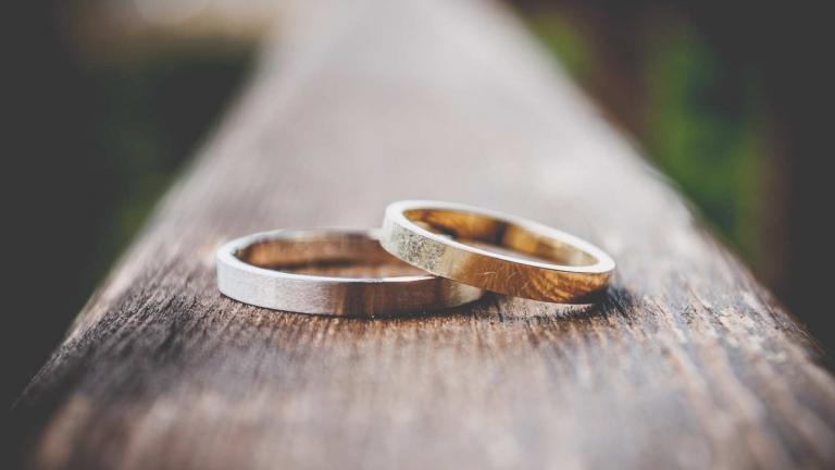 Έρευνα: Αυτά τα δύο χαρακτηριστικά αποκτούν οι άνθρωποι μετά το γάμο