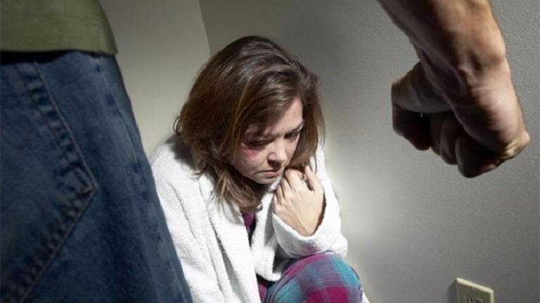 ΣΟΚ! Τροπολογία στη Ρωσία αποποινικοποιεί την ενδοοικογενειακή βία αν δεν προκαλεί σοβαρές σωματικές βλάβες! 