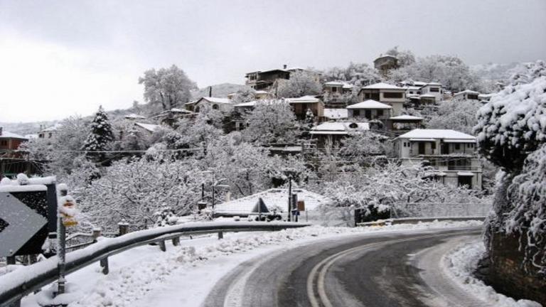 Έντονη χιονόπτωση στο Βόλο και το Πήλιο