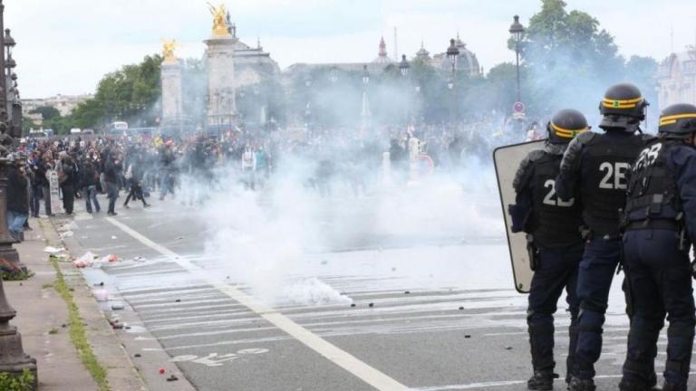 Ο Ολάντ απειλεί ότι θα απαγορεύσει τις διαδηλώσεις λόγω Euro