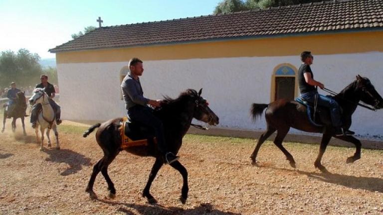 Έθιμα και παραδόσεις: Οι καβαλάρηδες του Άη Γιώργη (ΒΙΝΤΕΟ)