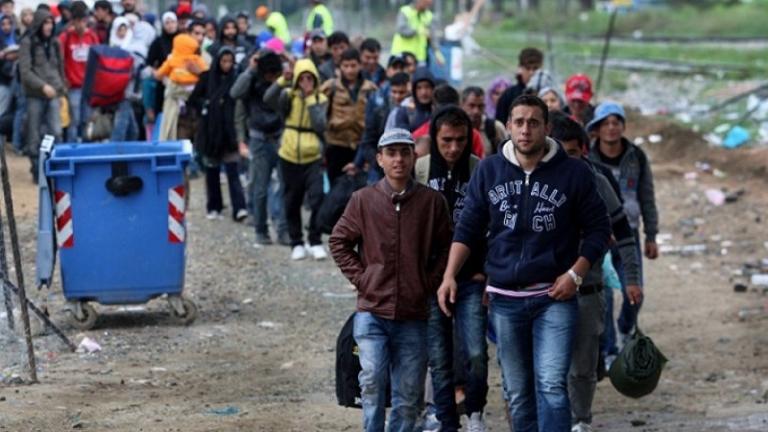 Η αστυνομία των Σκοπίων έστειλε πρόσφυγες πίσω στην Ελλάδα
