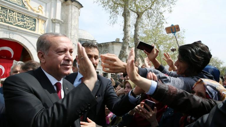 Σκληρή κριτική από τους διεθνείς παρατηρητές στον Ερντογάν για το δημοψήφισμα
