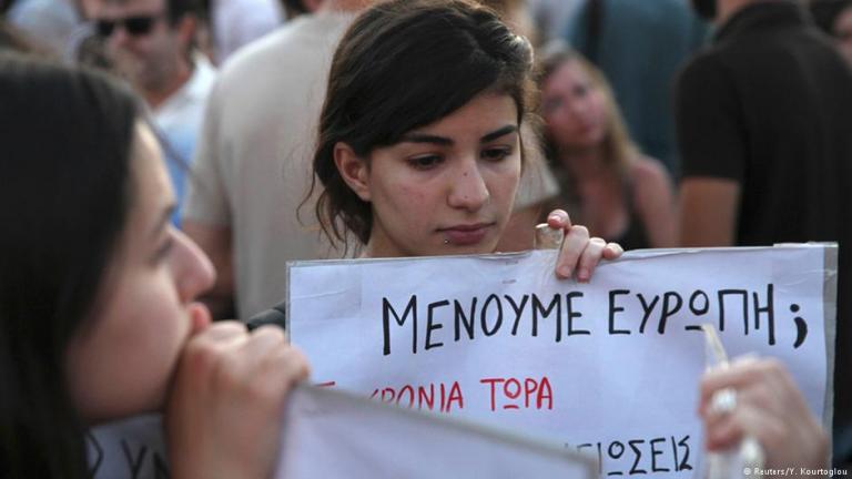 Έρευνα TUI: Οι Έλληνες νέοι σταθερά υπέρ της δημοκρατίας