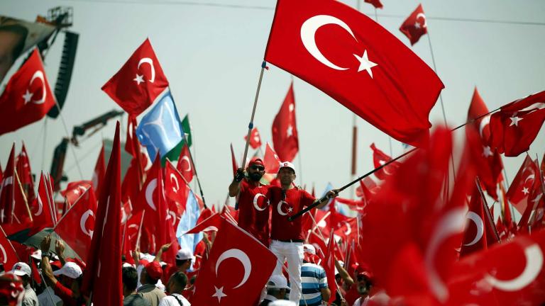 Το πραξικόπημα απογείωσε τη δημοτικότητα του Ερντογάν