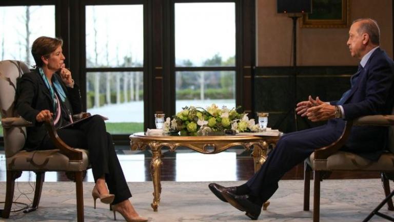 Με τον αέρα του Σουλτάνου, ο Τούρκος πρόεδρος σε συνέντευξή του προσπαθεί να απαλλαγεί από την "ρετσινιά" του δικτάτορα