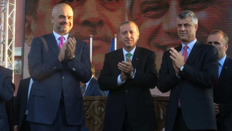 Η Τουρκία παίρνει θέση στην κρίση της ΠΓΔΜ και ανακαλύπτει Τούρκους στη «Δημοκρατία της Μακεδονίας»