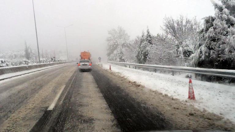 Μόνο με αλυσίδες η κίνηση στην Εθνική Οδό Αθηνών - Λαμίας