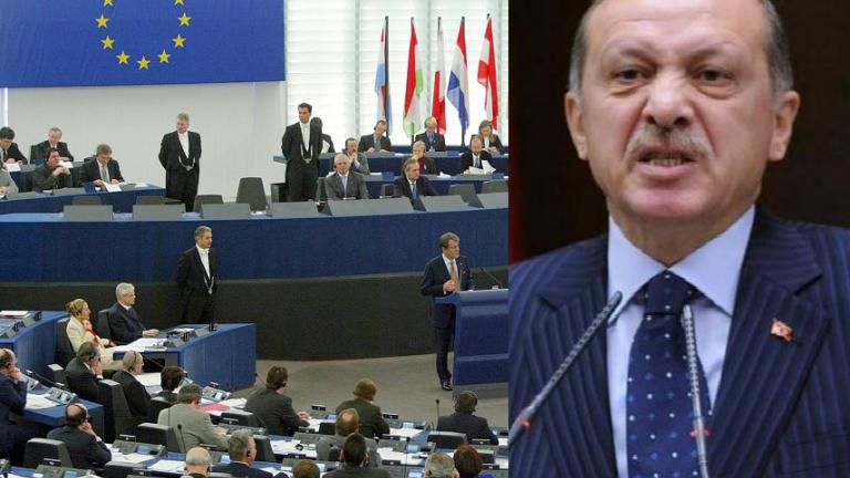 “Πυρά” εξαπέλυσε το Ευρωκοινοβούλιο για τις διώξεις δημοσιογράφων και ΜΜΕ από το καθεστώς Ερντογάν