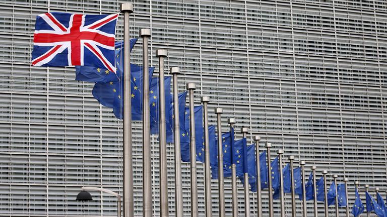 Αυστηρό μήνυμα ΕΕ προς Βρετανία: Ξεκινήστε το Brexit την Τρίτη 