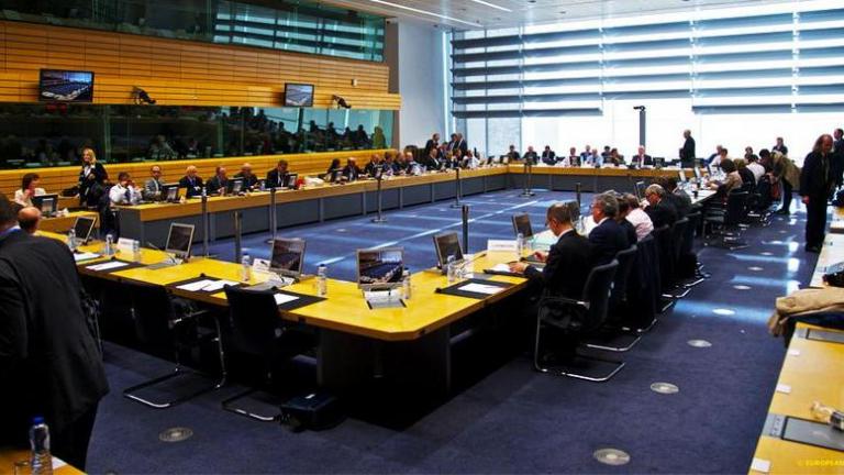 Ανεβαίνει η πίεση για την κυβέρνηση πριν το EuroWorking Group