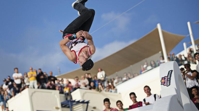 Art of motion 2016: Σαντορινιό ηλιοβασίλεμα και πολύ freerunning