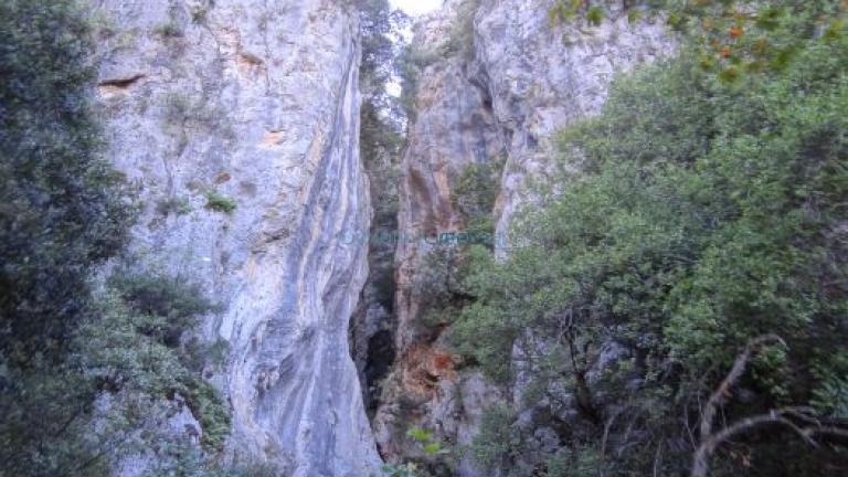 Έπεσε σε κώμα μέσα σε φαράγγι ενώ έκανε εξερεύνηση 