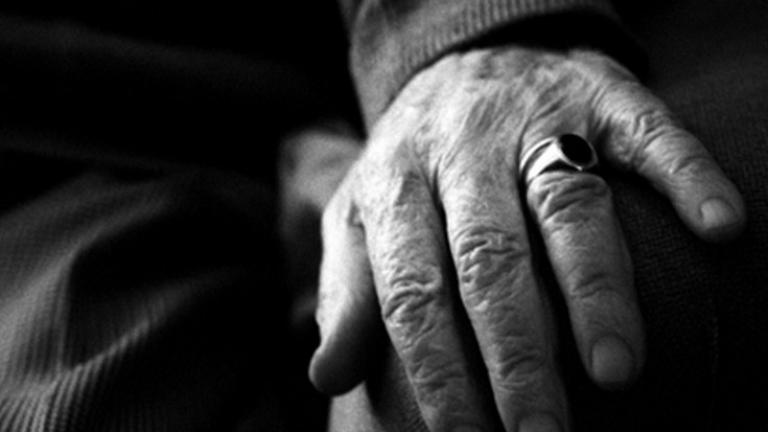 Νεαροί Ρομά ξυλοκόπησαν μέχρι θανάτου 93χρονη στους Σοφάδες για να την ληστέψουν