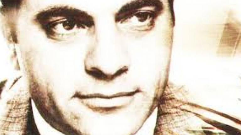 Με τη μοναδική υφή της φωνής του κατάφερε να εκφράσει τις αγωνίες, τους φόβους, αλλά και τις ελπίδες μιας ολόκληρης γενιάς ανθρώπων