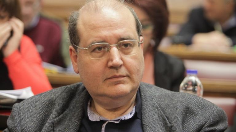 Κόβει τα αρχαία - μεγαλώνει τη διάρκεια των διαλειμμάτων ο Φίλης