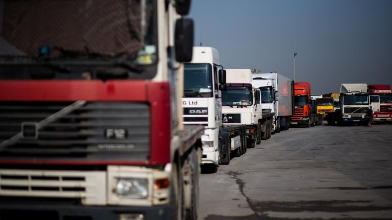 Μυτιλήνη: Διαδήλωση ιδιοκτητών φορτηγών αυτοκινήτων κατά του εγκλωβισμού χιλιάδων μεταναστών στο νησί