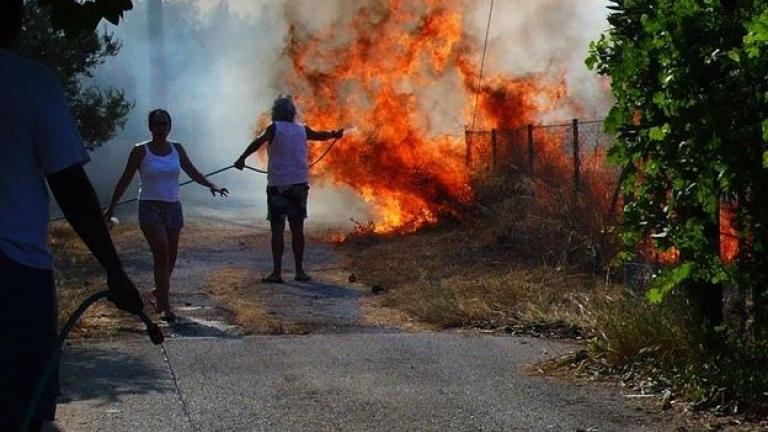 Πυρκαγιά σε εξέλιξη στην Αυλίδα-Κινδυνεύουν σπίτια!
