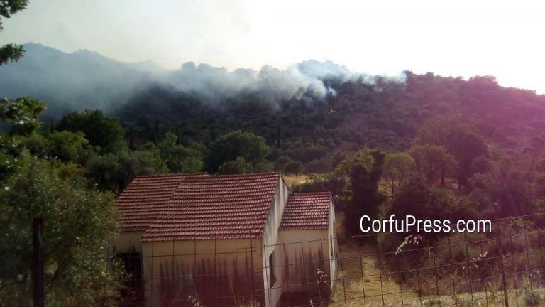 Παραδομένο στις φλόγες το όρος Παντοκράτορα για δεύτερη ημέρα στην Κέρκυρα