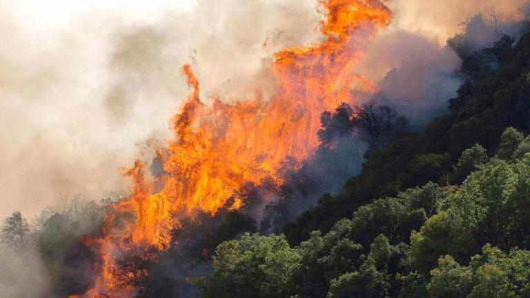 Μεγάλη φωτιά σε περιοχή του Ηρακλείου