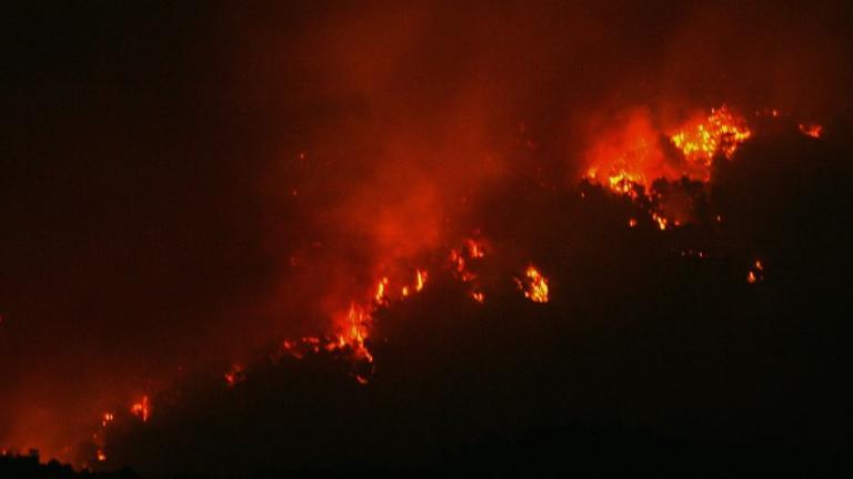 Σε εξέλιξη πυρκαγιά στο Κιλκίς που πέρασε τις βραδυνές ώρες από τα Σκόπια