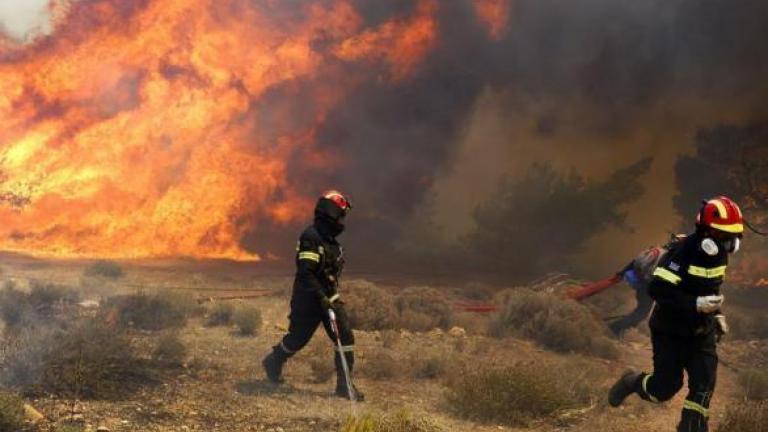Φωτιά στη Λέρο - Απειλεί κατοικημένες περιοχές