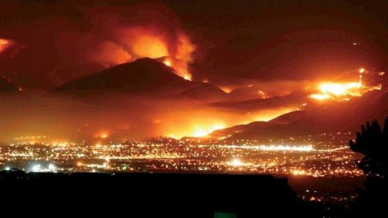 Μαίνεται η πυρκαγιά στην Καλιφόρνια, οι αρχές εκφράζουν φόβους ότι θα πενταπλασιαστεί σε μέγεθος