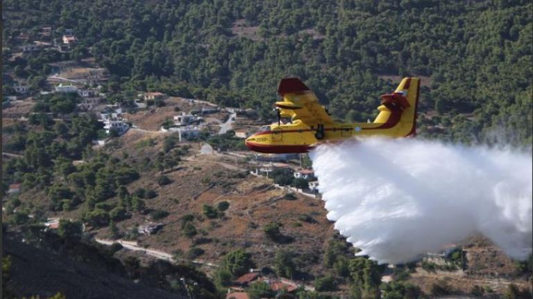 Ανεξέλεγκτα τρία πύρινα μέτωπα σε Αττική, Δράμα, Μεσολόγγι  