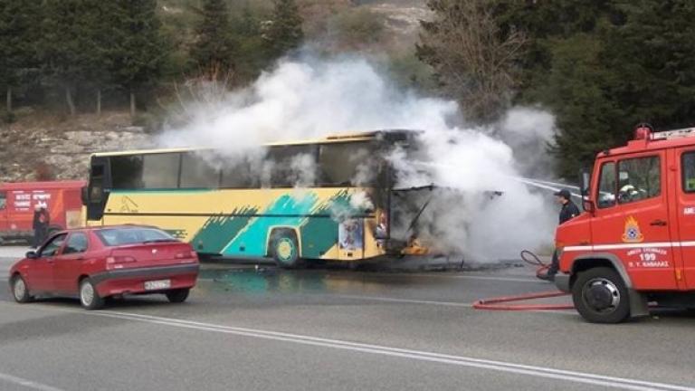 Φωτιά σε λεωφορείο της Σχολής Ευελπίδων με 45 στρατιωτικούς 