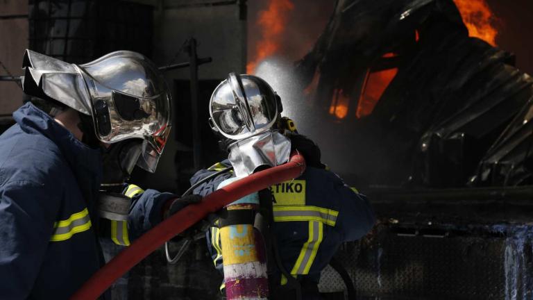 Πυρκαγιά σε βιομηχανία χρωμάτων στον Ασπρόπυργο - (ΦΩΤΟ - ΒΙΝΤΕΟ)