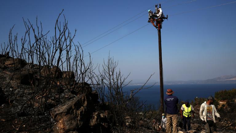 Συνεχίζονται με όλες τις δυνάμεις οι επιχειρήσεις για πλήρη κατάσβεση των πυρκαγιών σε Αττική, Ηλεία και Ζάκυνθο