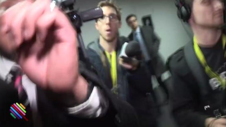 Δημοσιογράφος απομακρύνθηκε με βία από τους σωματοφύλακες της Λεπέν (ΒΙΝΤΕΟ)