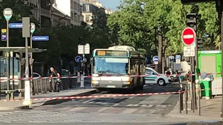 Αποκλεισμένο το κέντρο του Παρισιού-Ταμπουρωμένοι σε λεωφορείο νεαροί  απειλούν να το ανατινάξουν (ΦΩΤΟ)