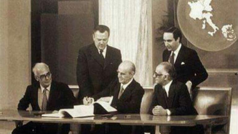 28 Μαΐου 1979: Σαν σήμερα ο Καραμανλής έβαζε την Ελλάδα στην ΕΟΚ 