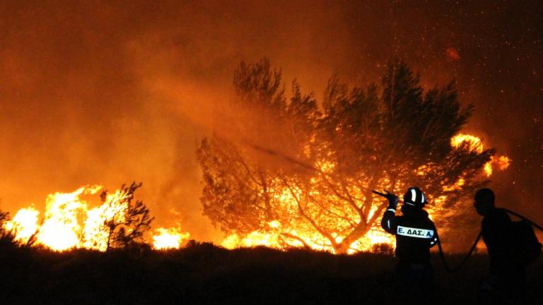 Υπό μερικό έλεγχο η πυρκαγιά στην Μάνδρα-Σε ύφεση τα Μέγαρα και η Νέα Πέραμος