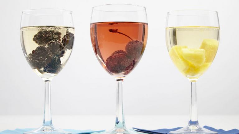 Εννιά τρικ για να απολαύσετε το κρασί σας