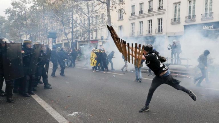 Χάος στο Παρίσι-Δώδεκα τραυματίες από τις ταραχές 