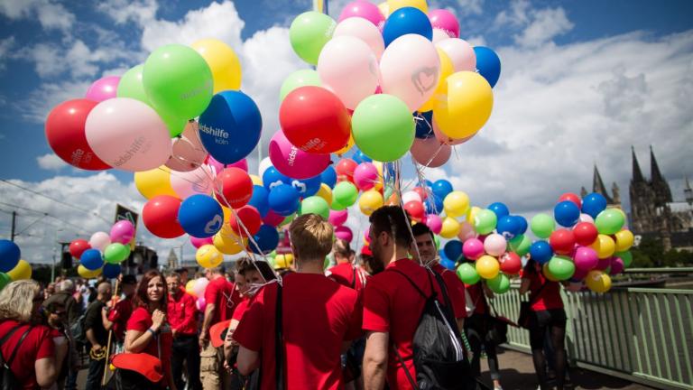 Εκατοντάδες χιλιάδες στο Gay Pride της Κολωνίας