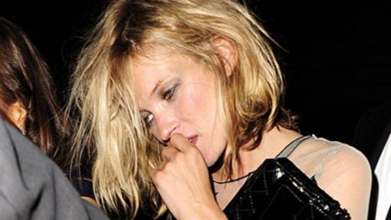 Η Kate Moss τύφλα στο μεθύσι με σκισμένα ρούχα! (ΦΩΤΟ)